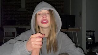 Снял шлюху на улице и трахнул без презерватива порно